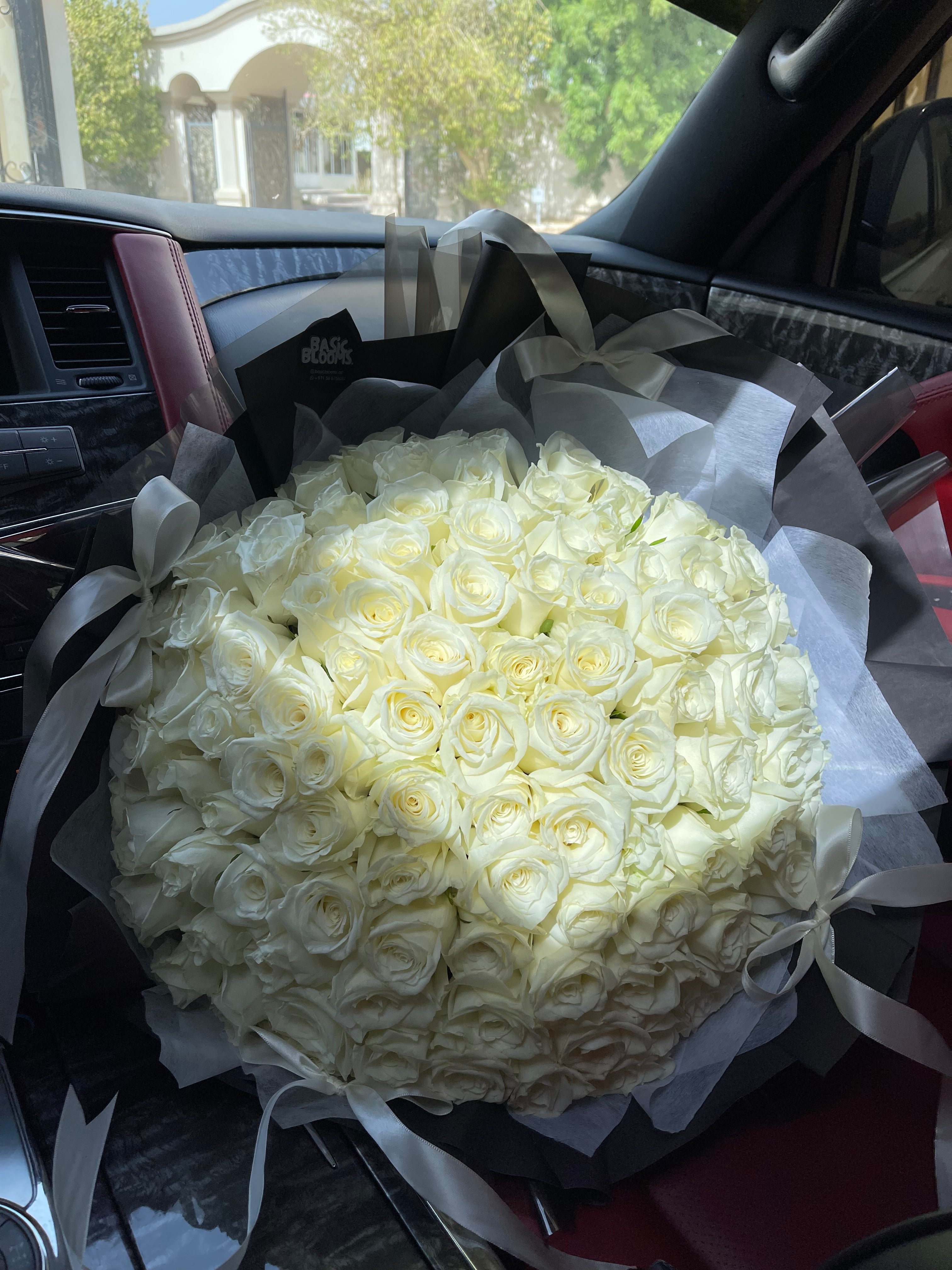 100 white roses bouquet🤍