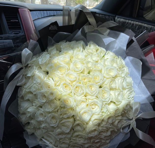 100 white roses bouquet🤍