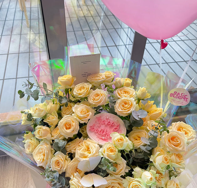 Flowers bouquet with cake & ballons