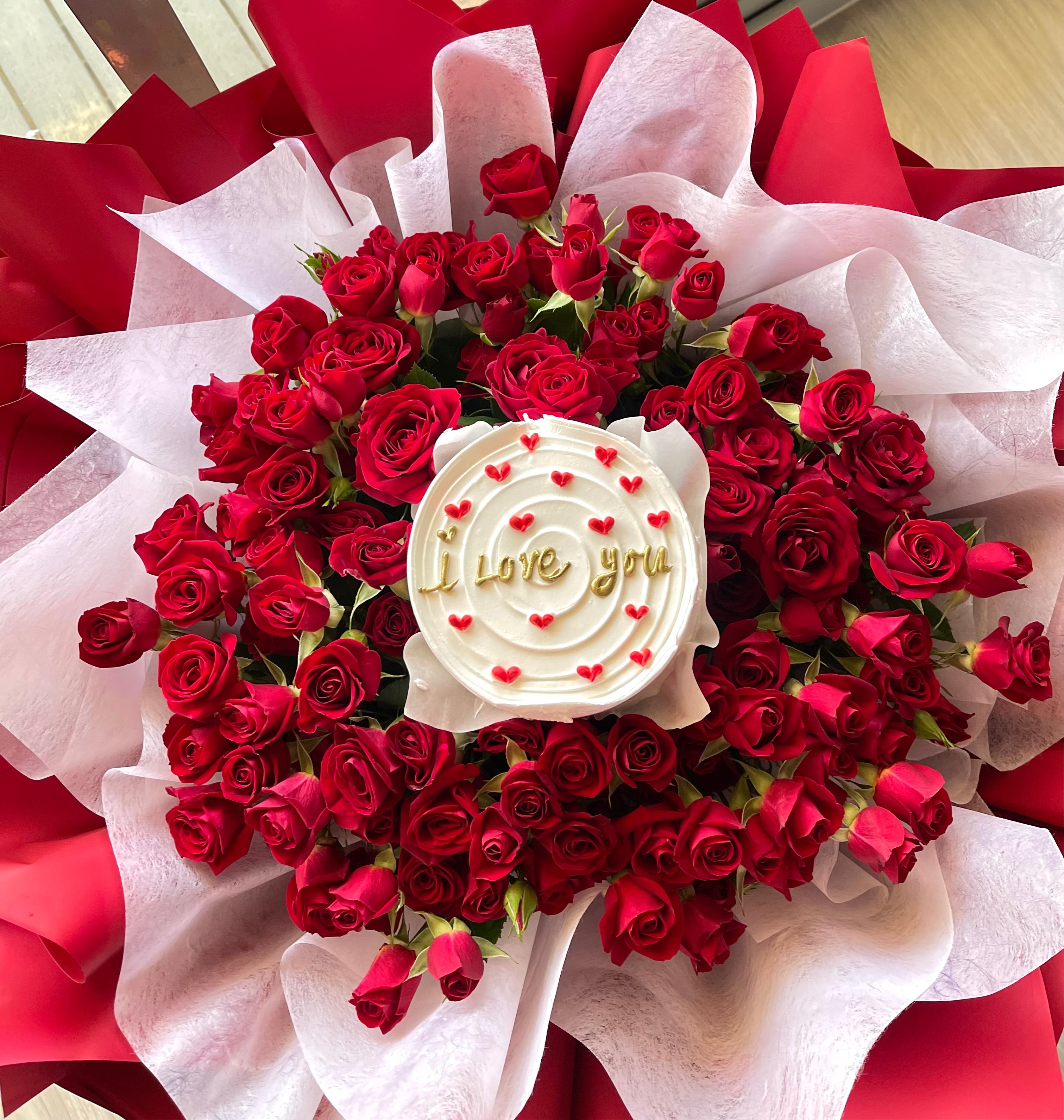 Classy Red Flowers Bouquet❤️