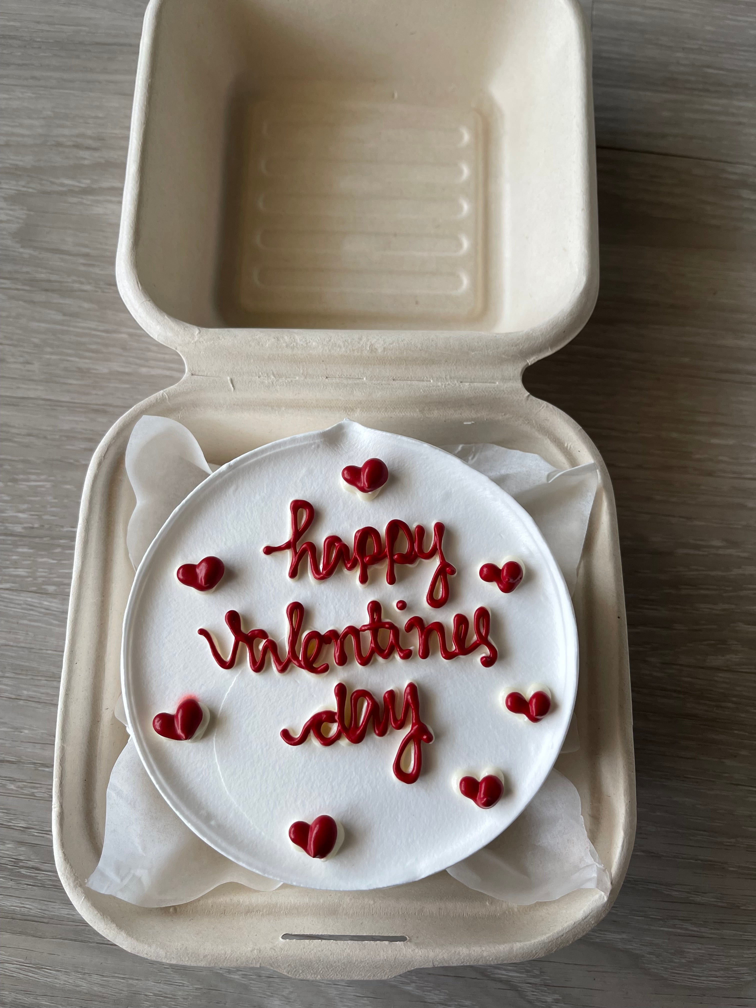Happy valentines cake