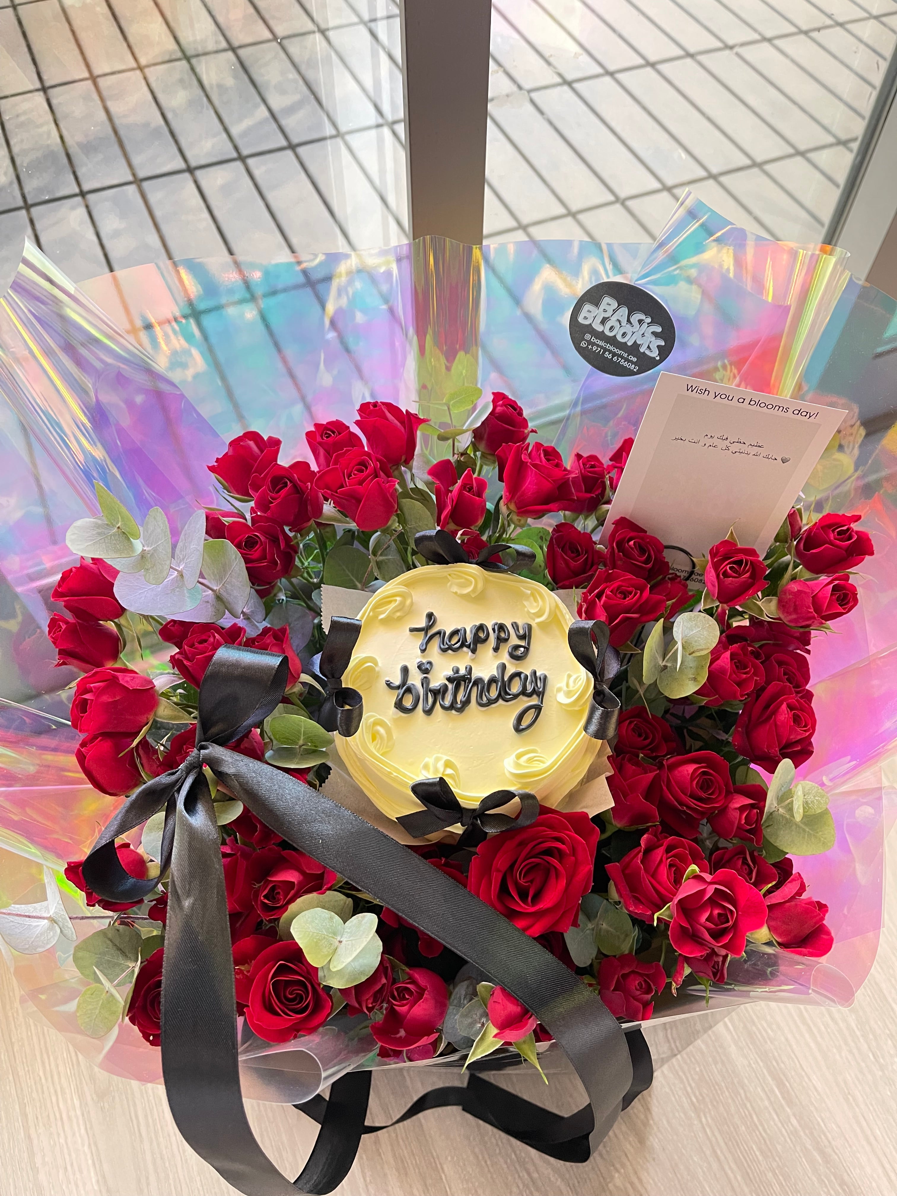 Red flowers bouquet with cake❤️