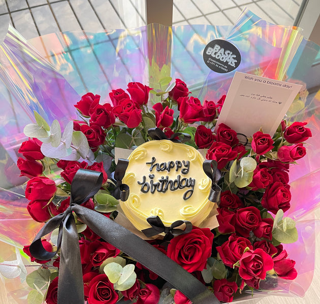 Red flowers bouquet with cake❤️