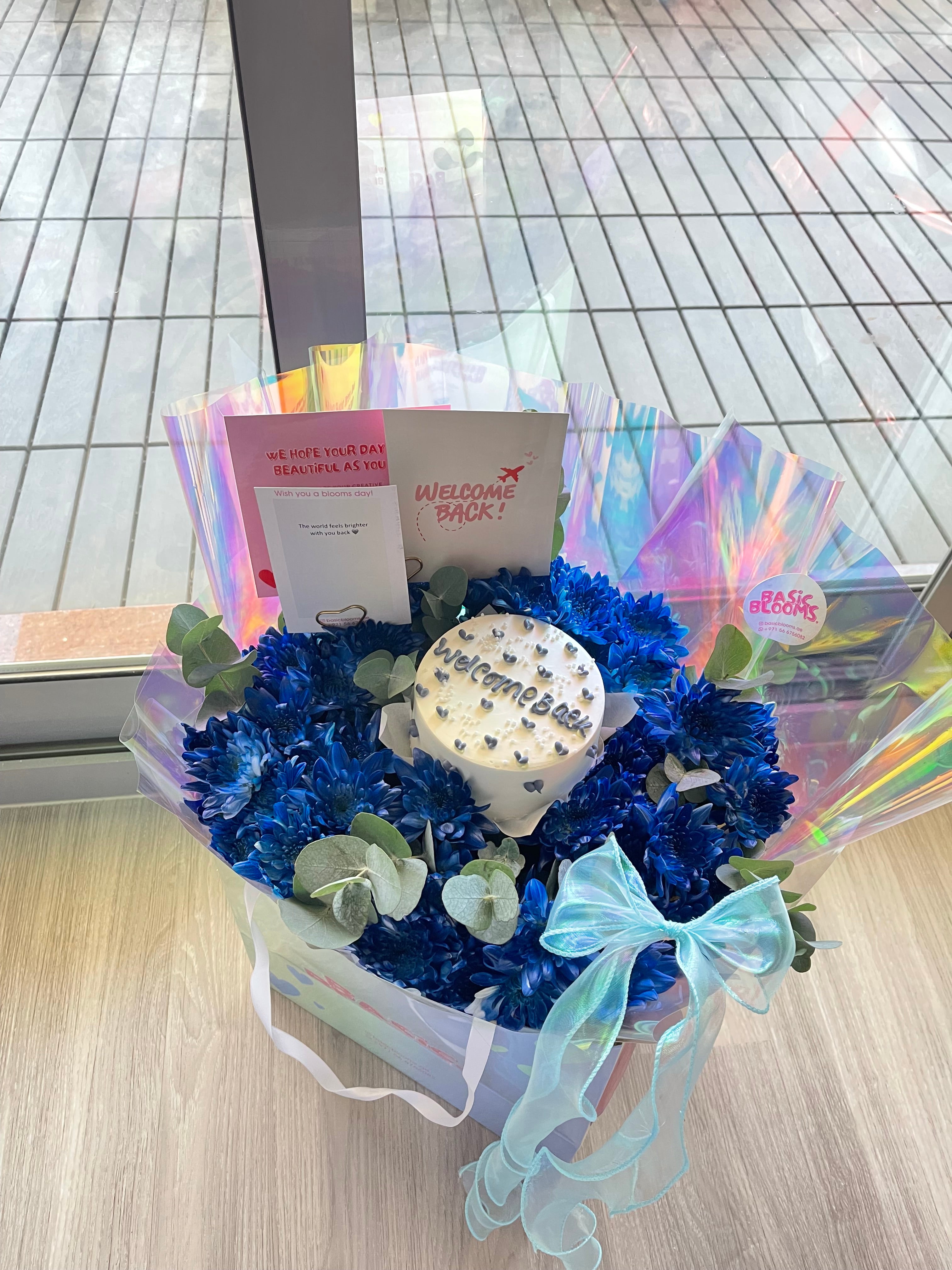 Blue flowers bouquet with cake💙