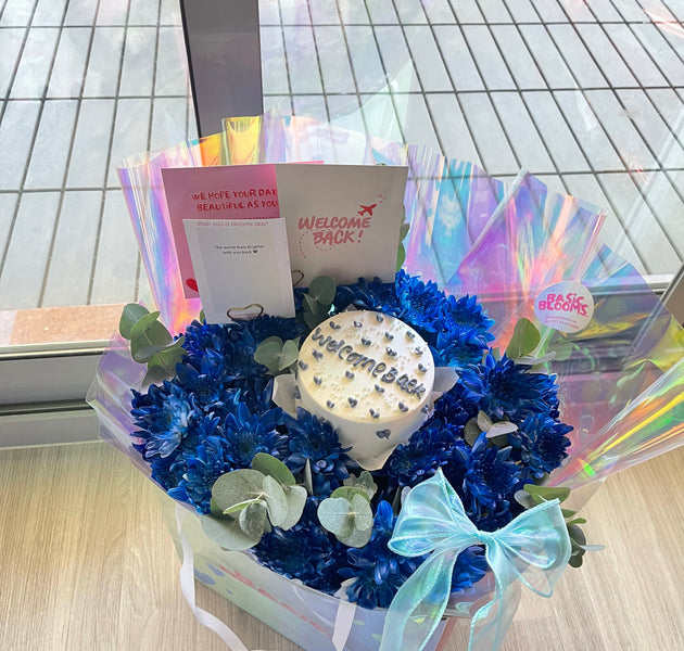 Blue flowers bouquet with cake💙