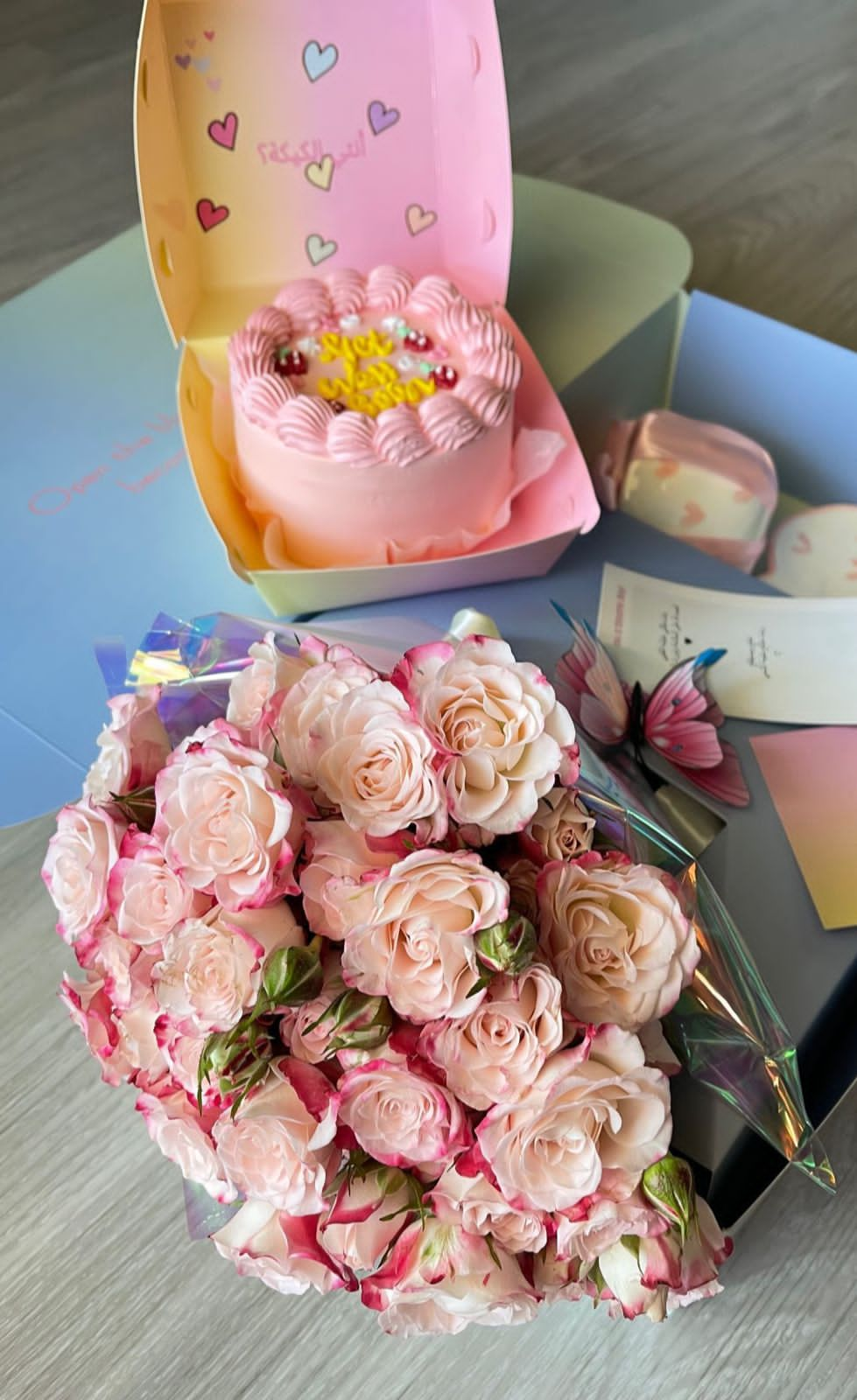 Flowers box with cards