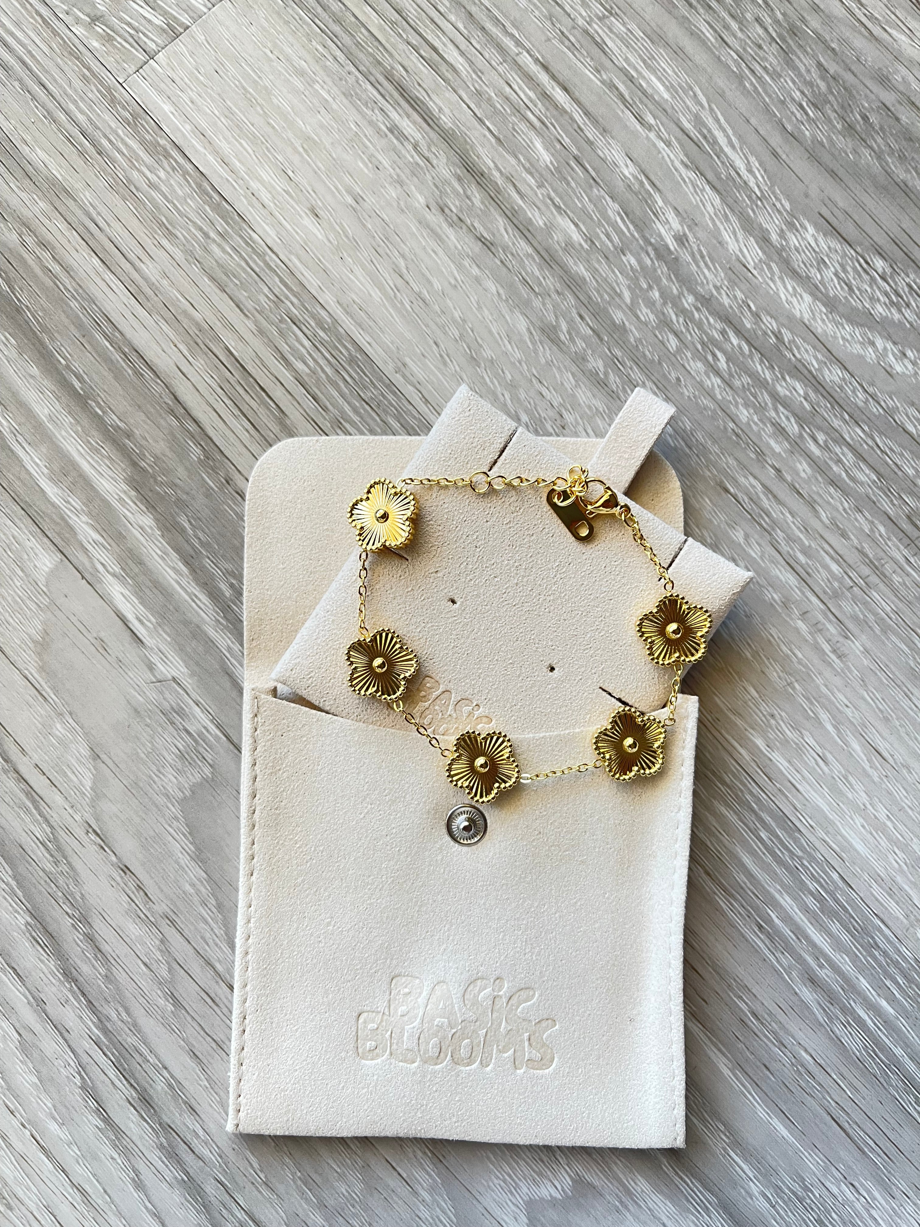 Gold flowers bracelet