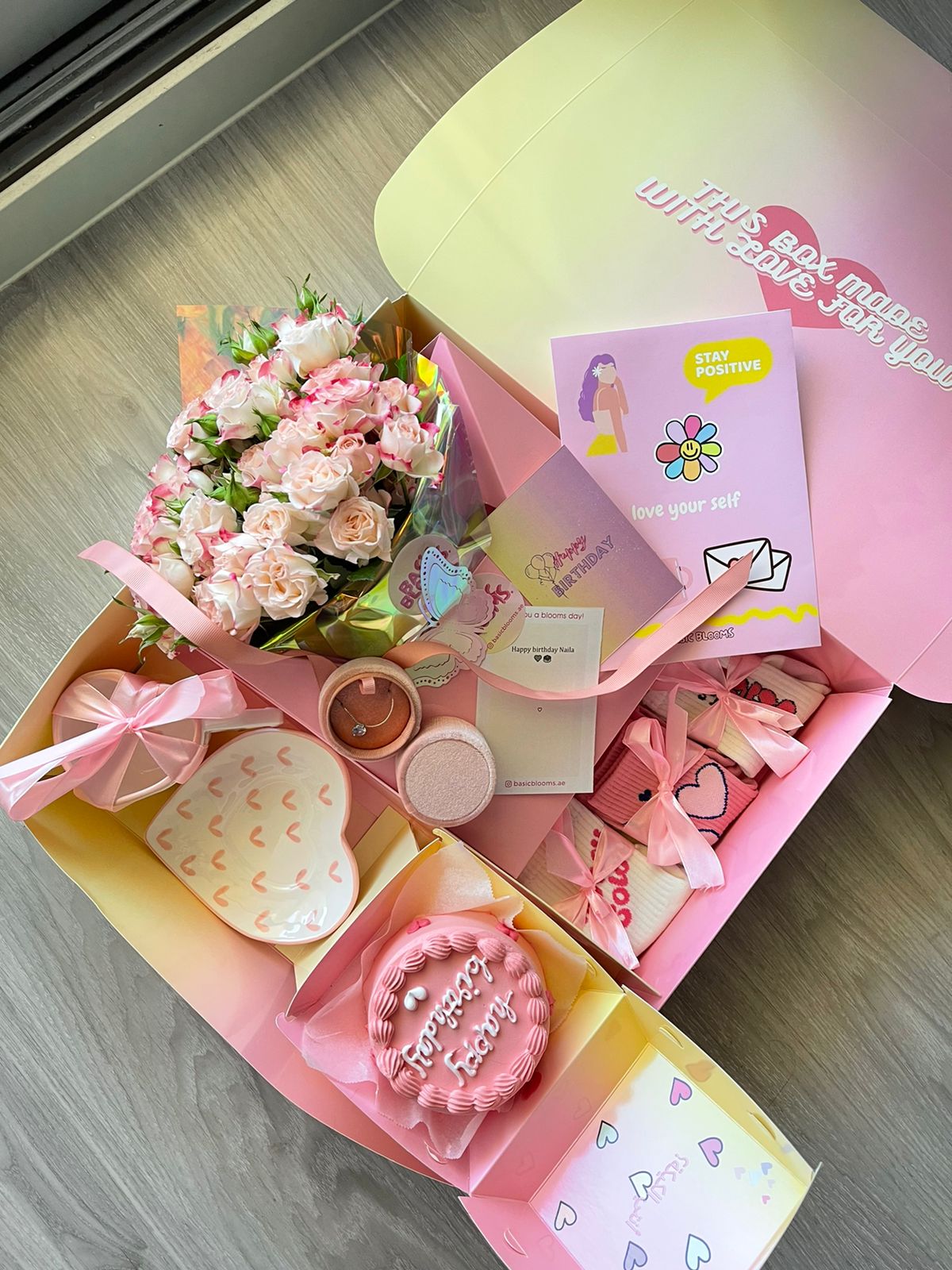 Flowers box with cards