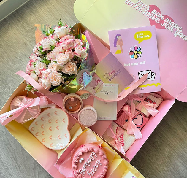 Flowers box with cards