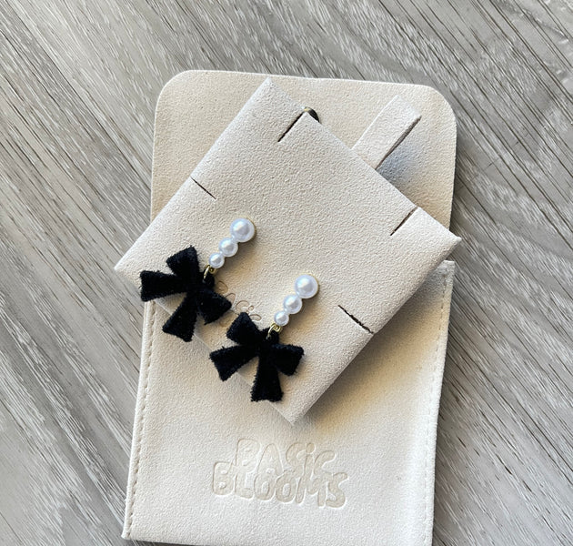 Black bows earrings