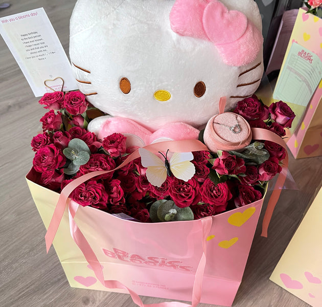 HelloKitty bouquet with necklace