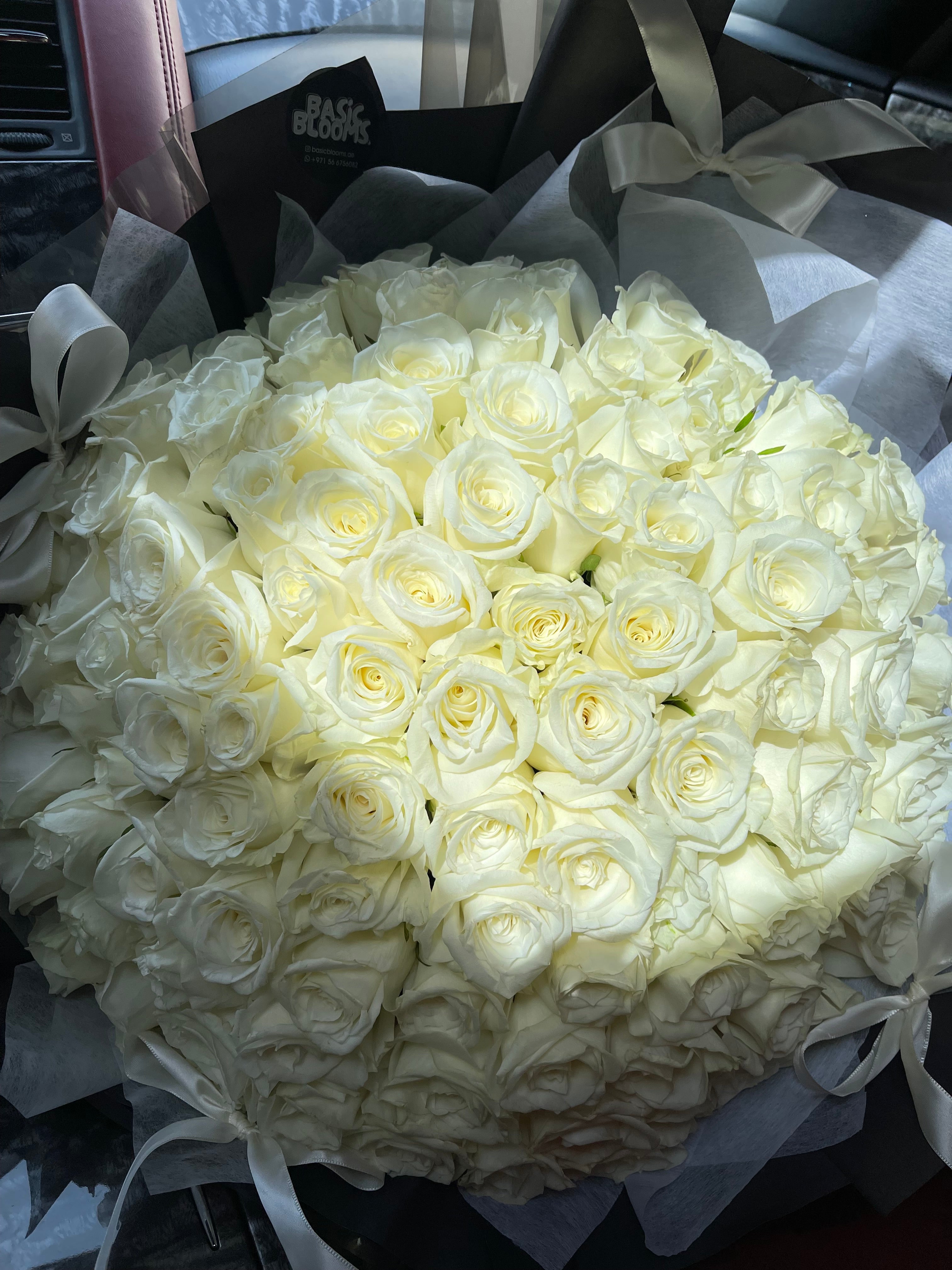 100 white roses bouquet🤍