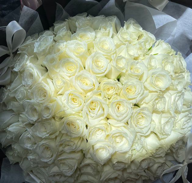 100 white roses bouquet🤍