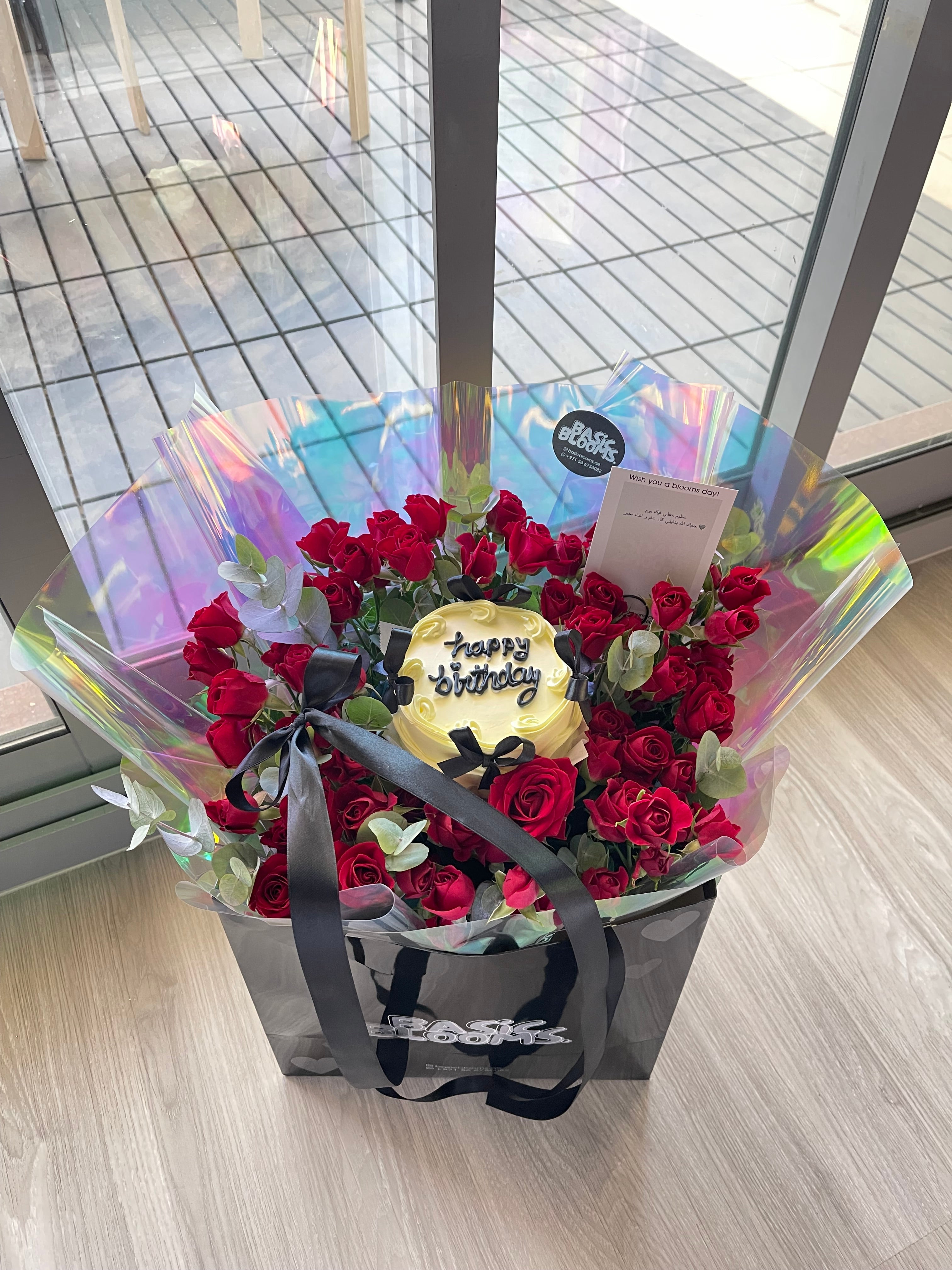 Red flowers bouquet with cake❤️