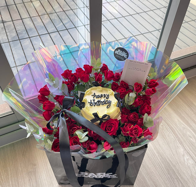 Red flowers bouquet with cake❤️