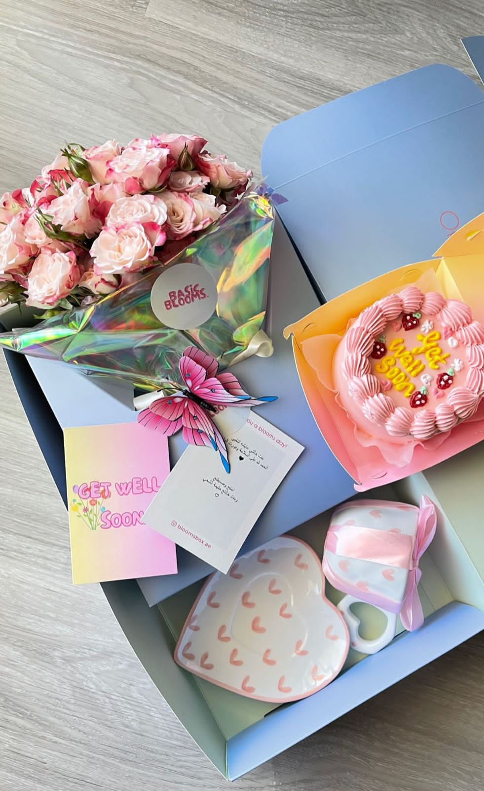 Flowers box with cards