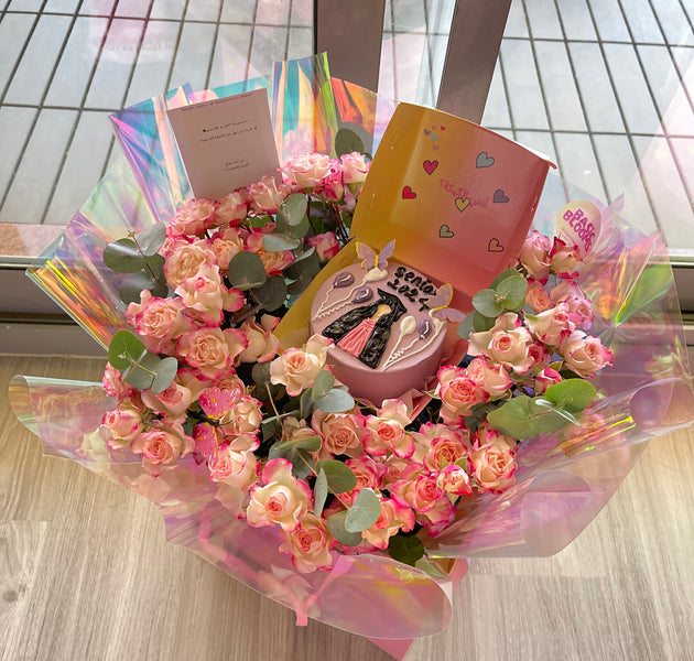 Flowers bouquet & senior cake🎓