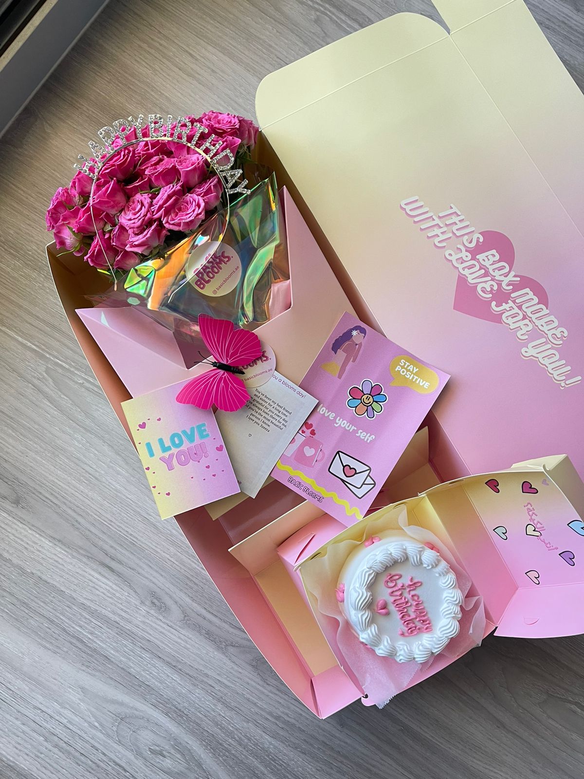 Flowers box with cards